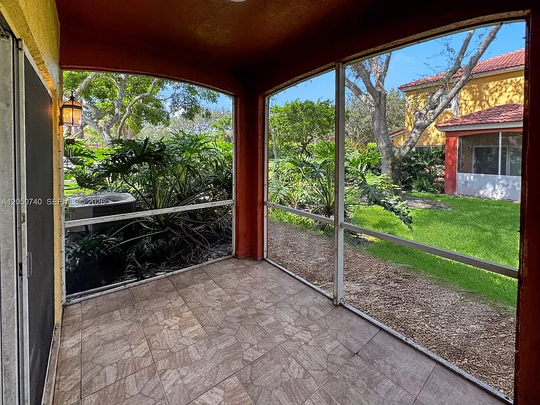 10341 SW 18th St — Photo 37