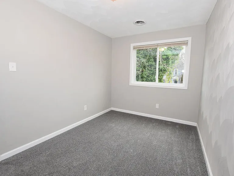 1324 W 38th St — Photo 11