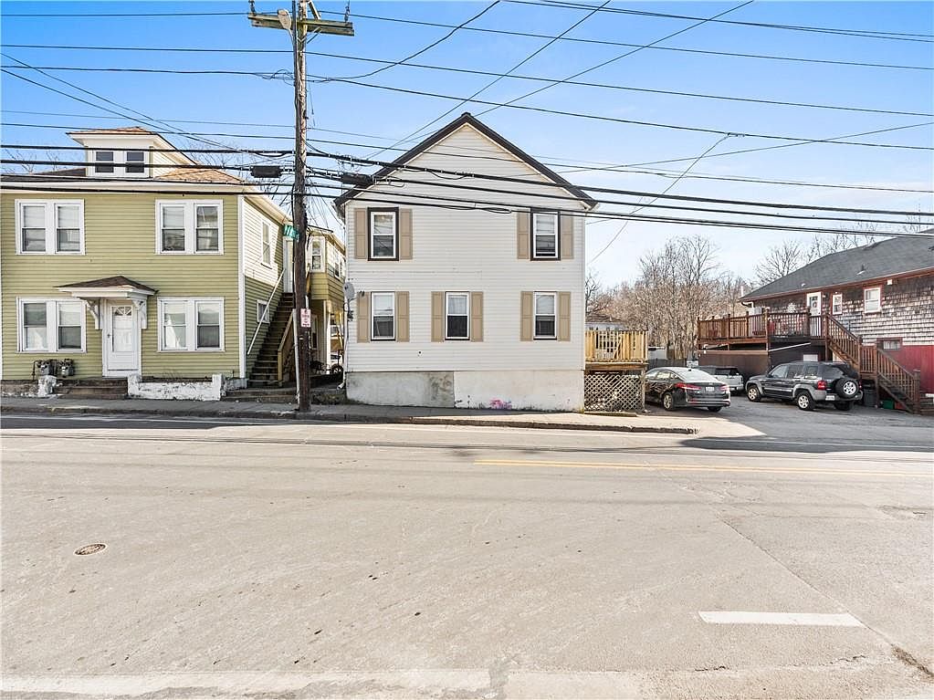 1646 Main St, West Warwick, RI 02893 Zillow