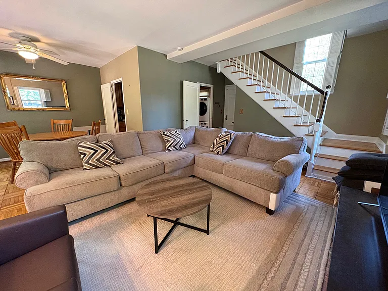 1416 Martha Custis Dr — Photo 1