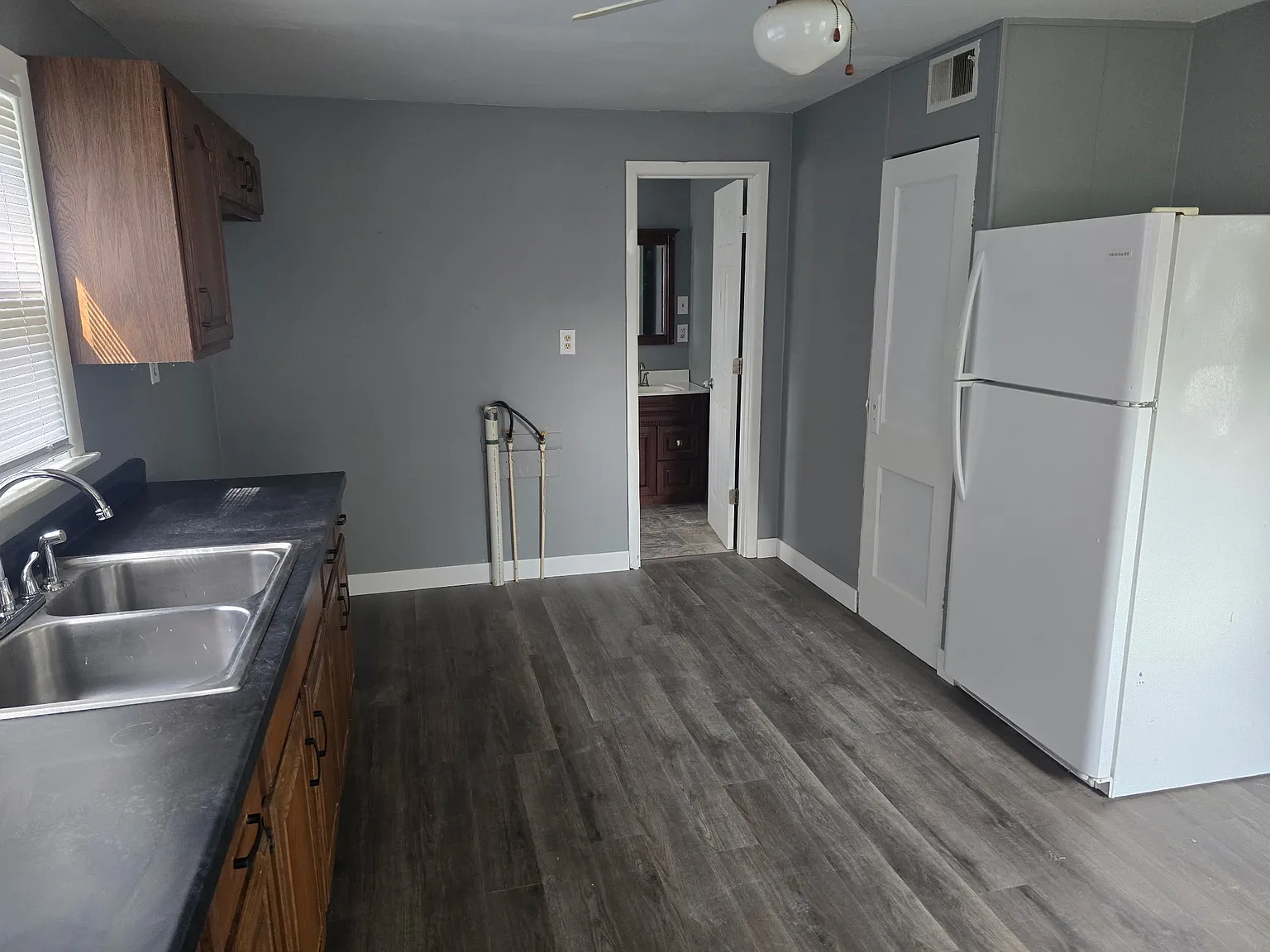 2 bed, 656 sqft, $1,200 — Photo 4