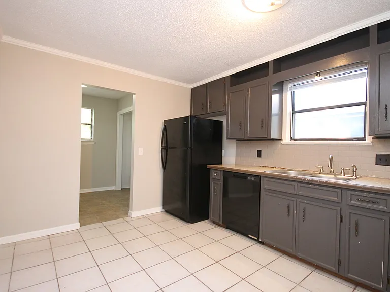 7816 Deborah Dr — Photo 6
