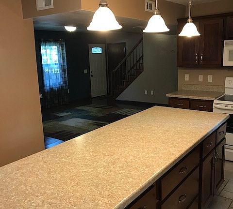 3rd image of 165 Knob Dr
