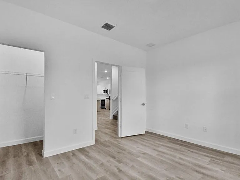 4074 Highland Oaks Dr — Photo 9