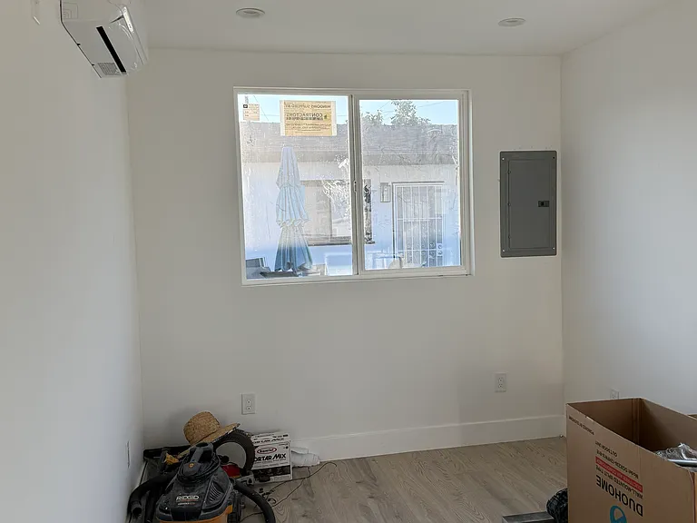 1204 S Spruce St — Photo 4