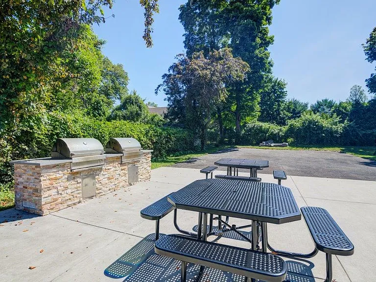 Lakeview Terrace Apartment Homes — Photo 11