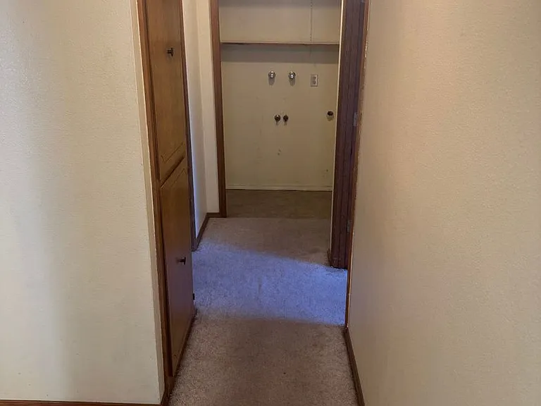 429 Lindley Ln — Photo 4