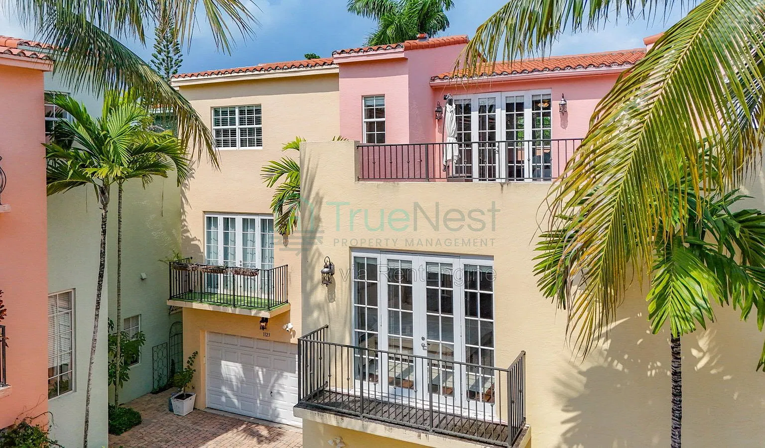 3 bed, 4.0 bath, 2692 sqft, $5,200 — Photo 3