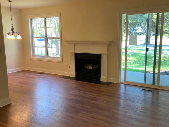 43 Foxcroft Rd APT 135, Naperville, IL 60565