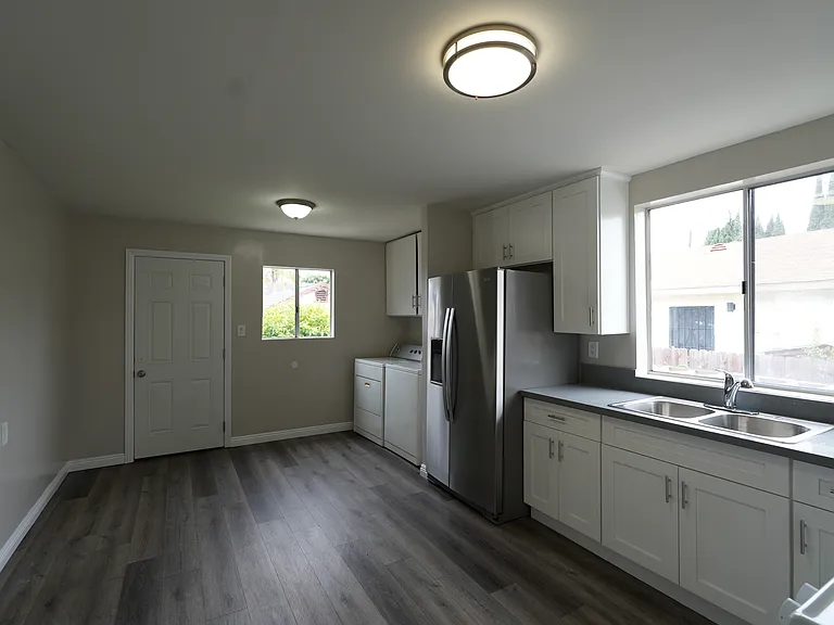 457 W Sepulveda St — Photo 15