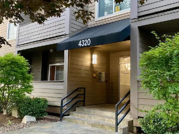 4320 S Corbett Ave APT 210, Portland, OR 97239