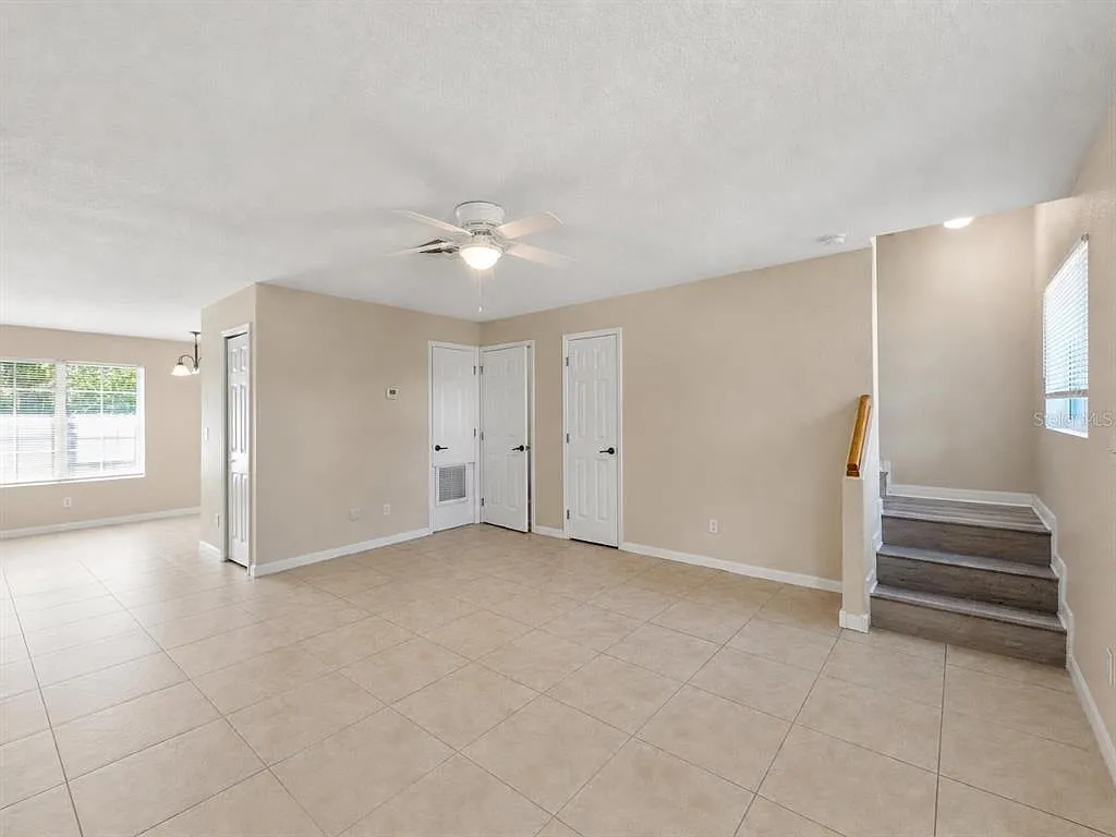 3 bed, 2.0 bath, 2936 sqft, $1,750 — Photo 2
