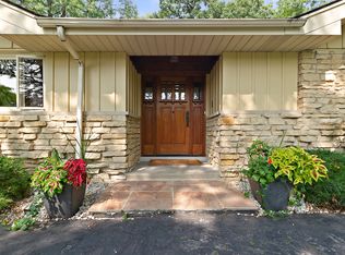 6301 Blackhawk Trl, Indian Head Park, IL
