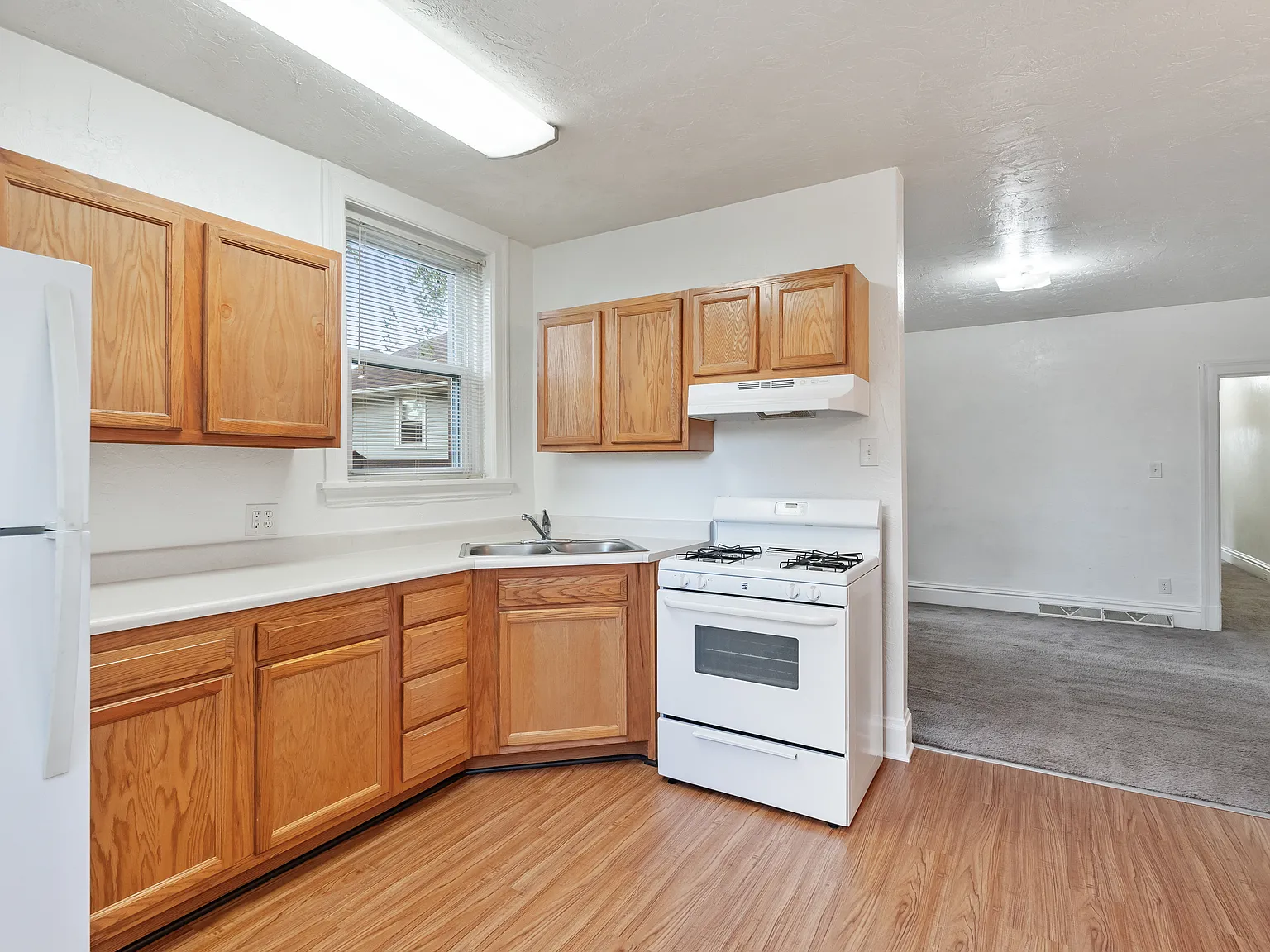 3 Bedroom 1 Bath in Brighton Heights — Photo 3