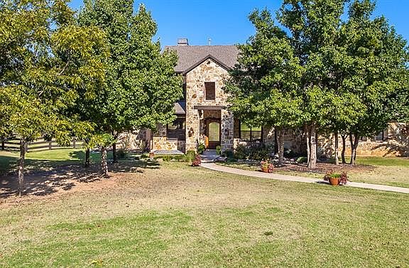 3rd image of 811 Caublestone Hill Dr