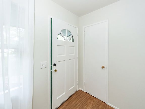 2nd image of 1521 Juniper St