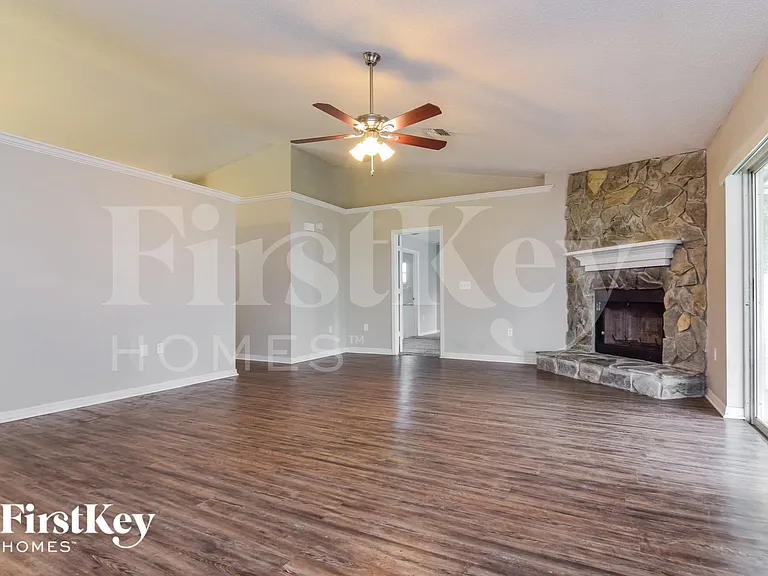 1719 Sandalwood Cir SW — Photo 3
