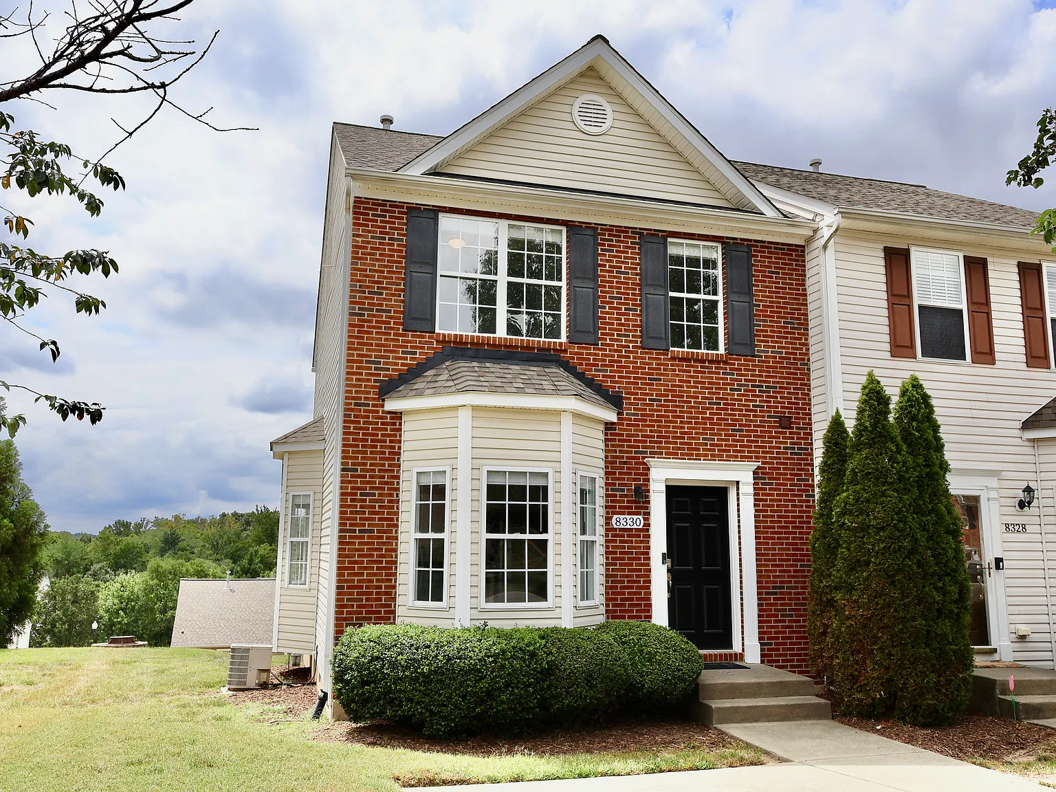 3 bed, 2.5 bath, 1462 sqft, $1,650 — Photo 1