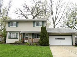 158 Lakehurst Dr, Eastlake, OH