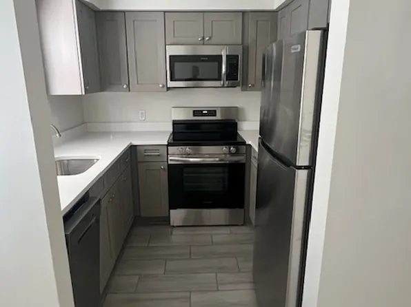 546 E Hall Ln, Savannah, GA 31401