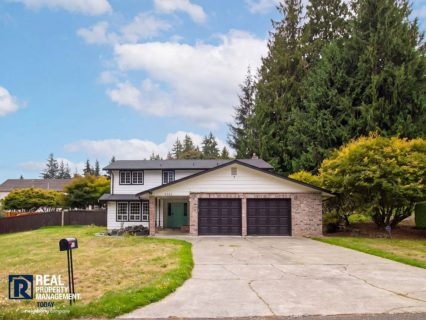Spacious 4-Bedroom Puyallup Home with Large Fenced Yard & 2-Car Garage — Photo 1