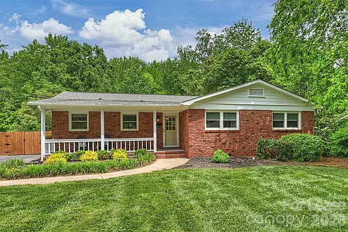 2027 Wensley Dr Photo 1