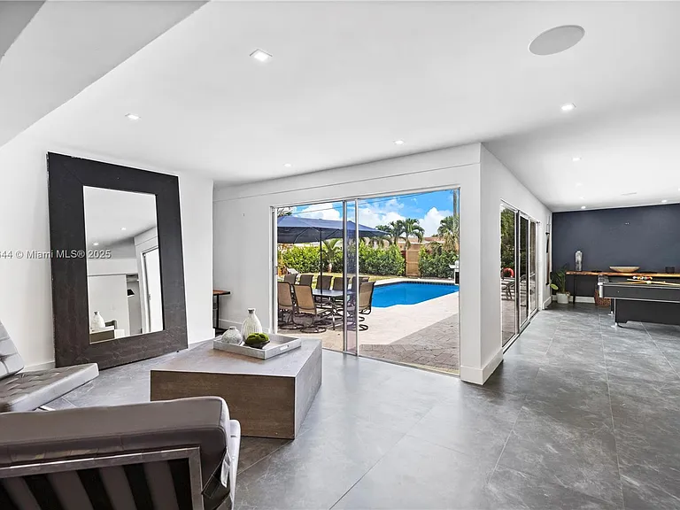 4322 Polk St — Photo 13