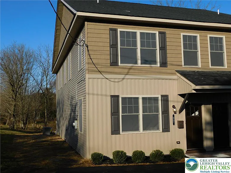 25 John Aly — Photo 1