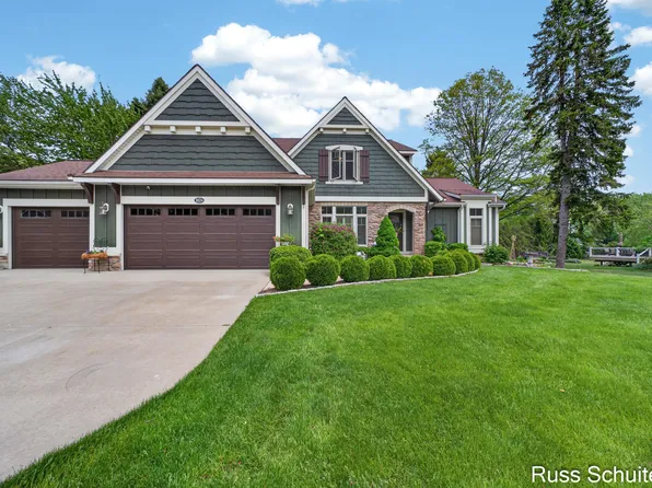 3924 Harbor Breeze Dr, Norton Shores, MI 49441