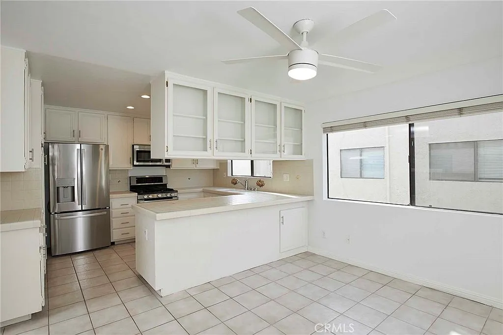3 bed, 2.5 bath, 1764 sqft, $4,450 — Photo 3