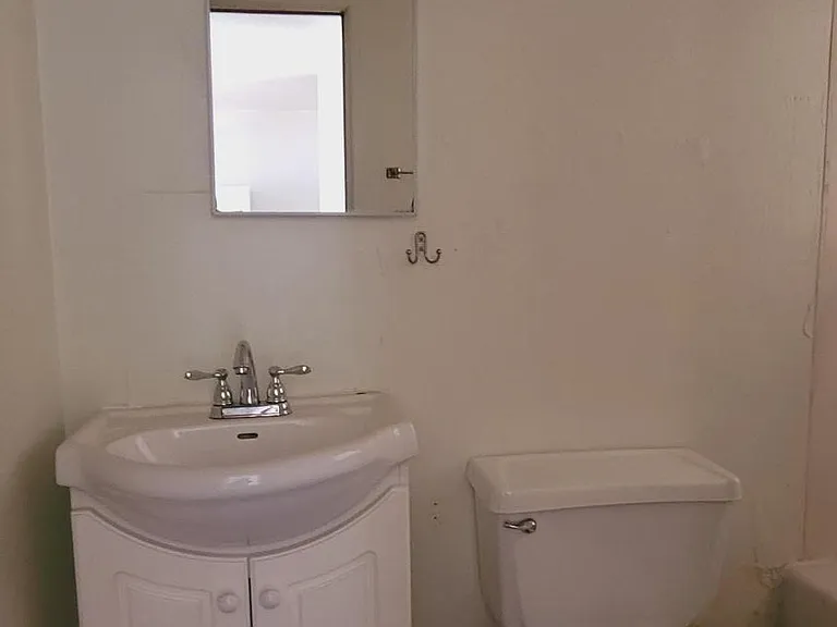 403 W Freeman St #12 — Photo 1