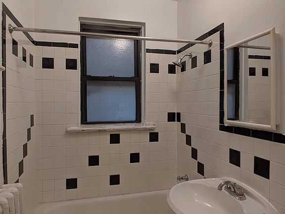 2nd image of 3345 N Marshfield Ave #409A
