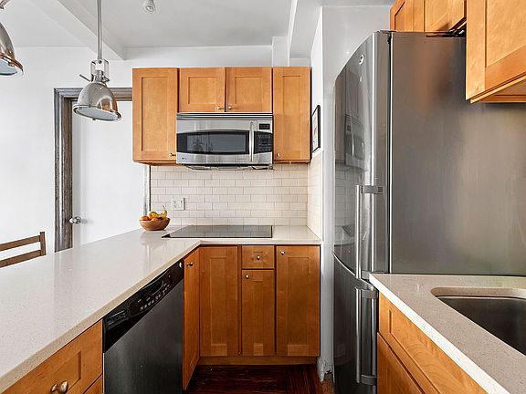 3rd image of 25 Tudor City Pl APT 1611