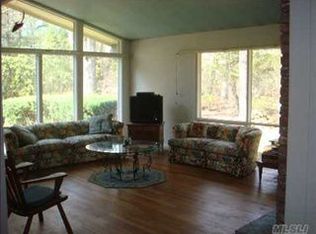 22 Cherry Ln E, Syosset, NY 11791