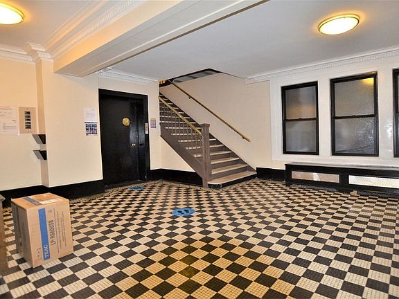 5th image of 218 W 10th St APT 3D