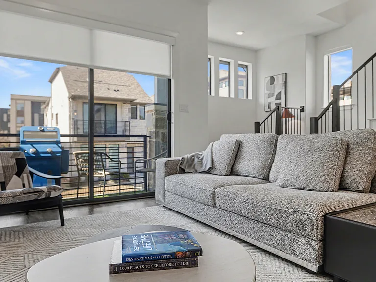 8033 Cornelius Dr — Photo 3