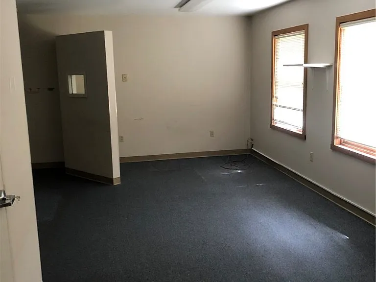1599 N Hermitage Rd — Photo 12