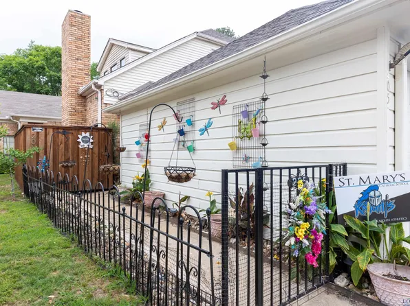 205 Millstone Ln, Longview, TX 75604