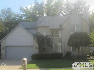 28040 Ruby Ct, Chesterfield, MI 48047