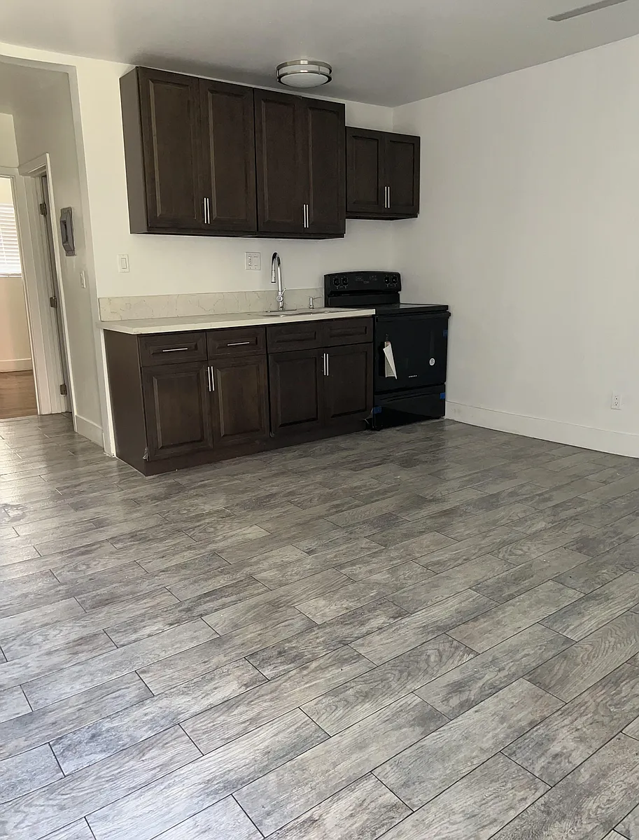 Building Photo - 155 W 41st Pl #159