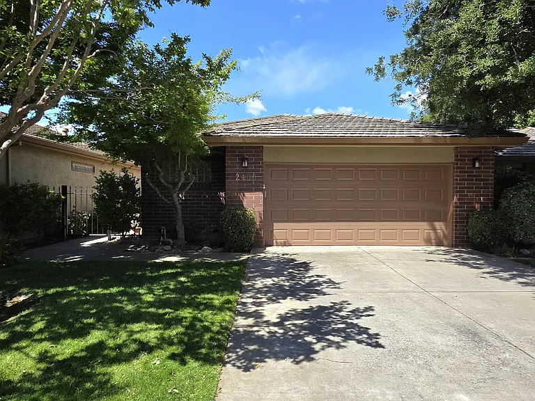 2406 Central Park Dr — Photo 1