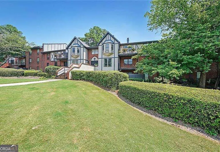 6851 Roswell Rd #O3 — Photo 4