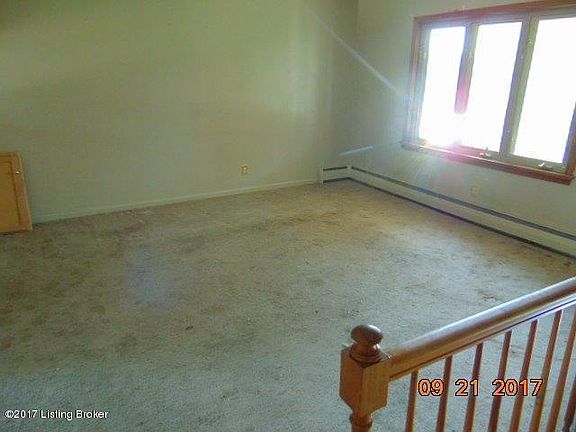 2nd image of 9915 Lakewood Dr
