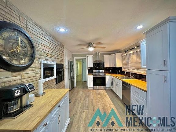 4th image of 1025 S Country Club Dr