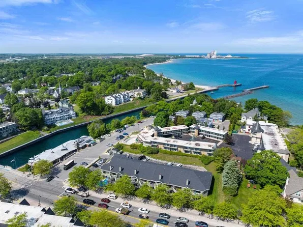 101 Michigan Ave #109, Charlevoix, MI 49720