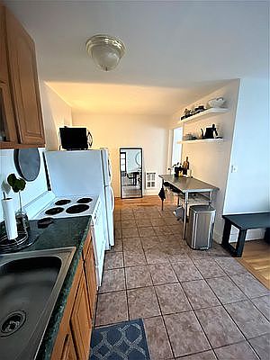 2nd image of 53 Clifton Pl APT 4