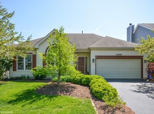 1S051 Shannon Sq, Geneva, IL 60134