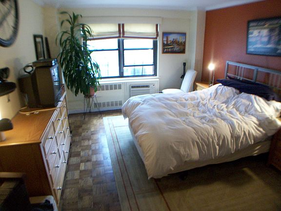 3rd image of 399 E 72nd St APT 14E