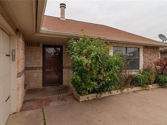 2nd image of 2315 Pennington Dr