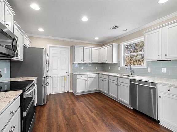 5th image of 8805 Penbrooke Ct